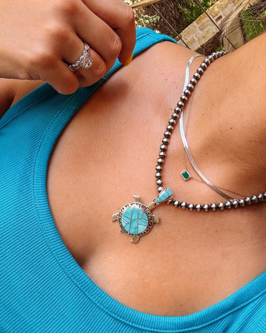 Hooks Turquoise Turtle Necklace Pendant - Horseshoe J & Co.