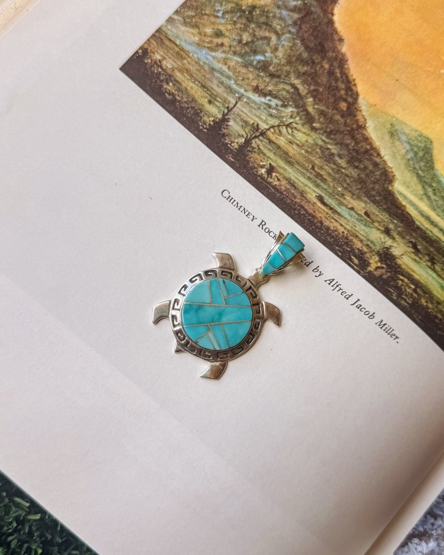Hooks Turquoise Turtle Necklace Pendant - Horseshoe J & Co.