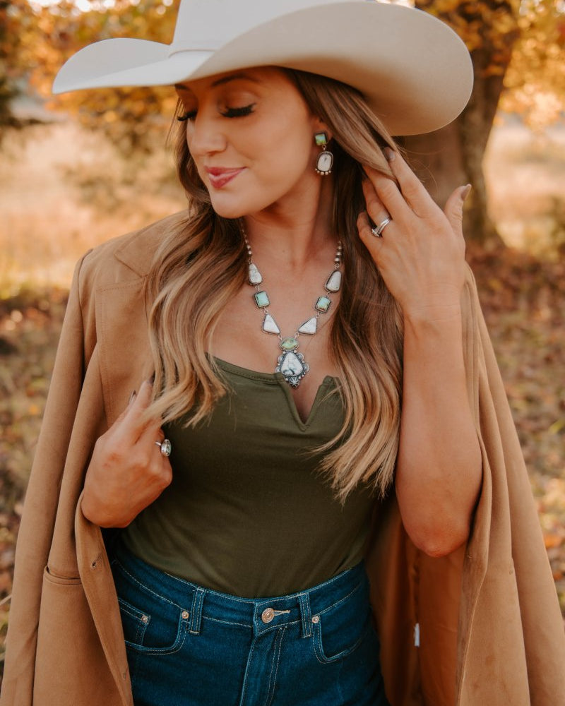 Overton Sonoran Gold/White Buffalo Necklace + Earring Set - Wooten's