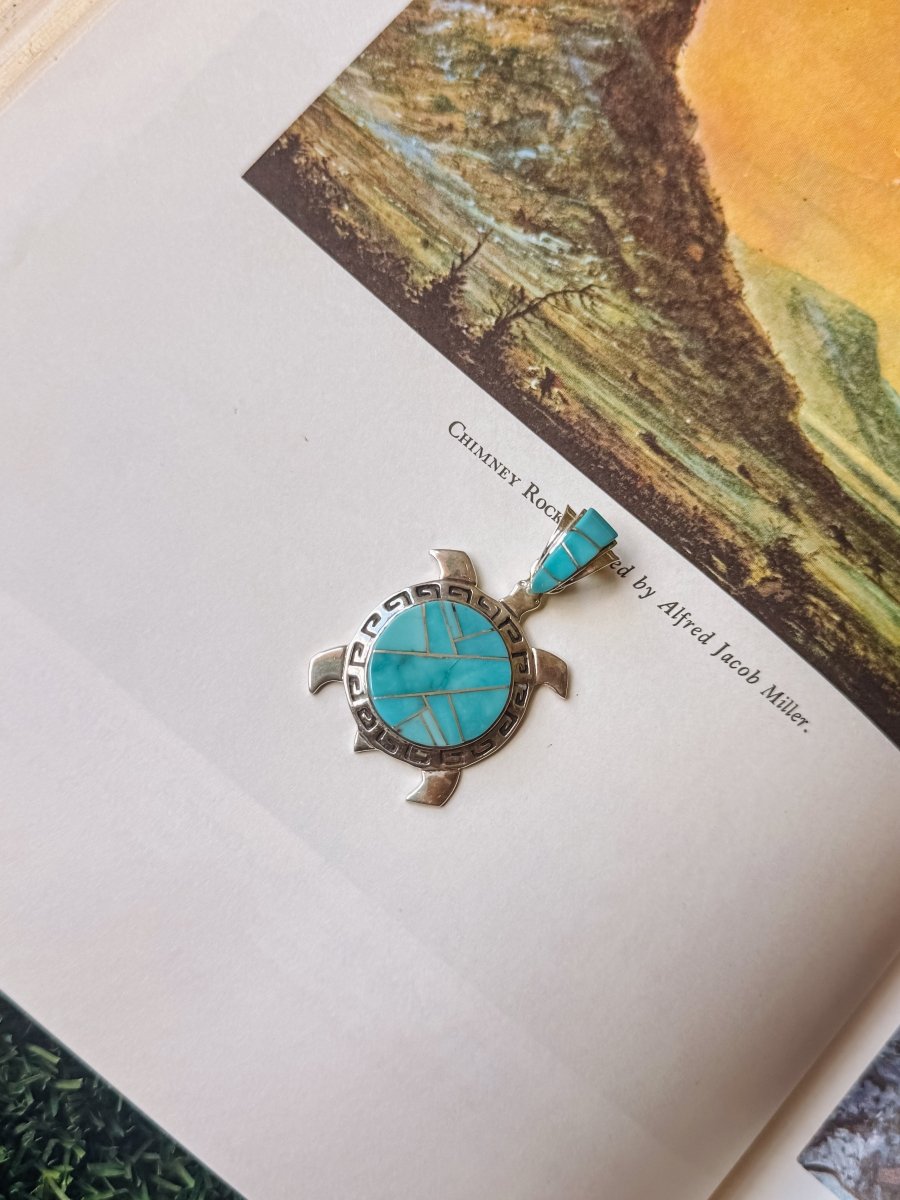 Hooks Turquoise Turtle Necklace Pendant - Horseshoe J & Co.