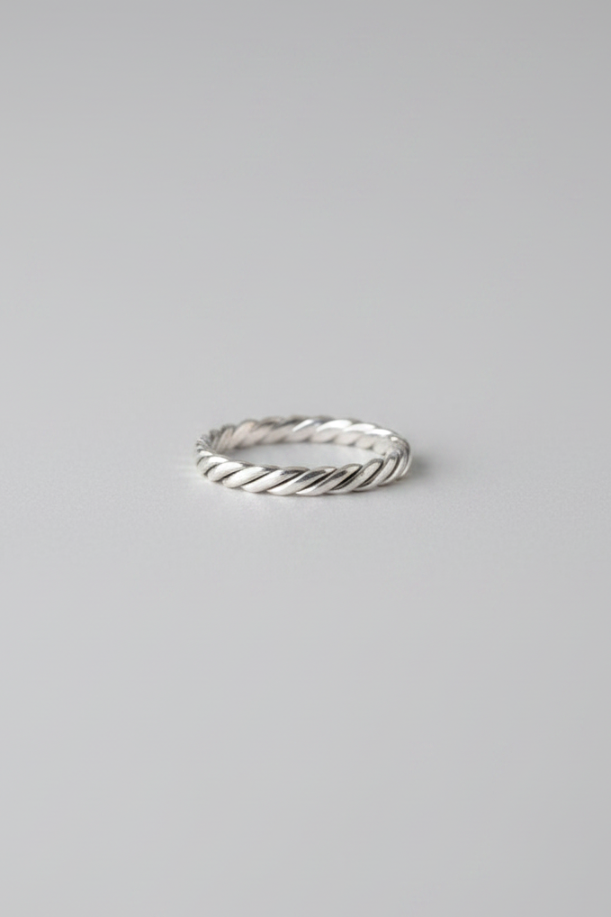 Leiter Flat Twist Ring - Wooten's