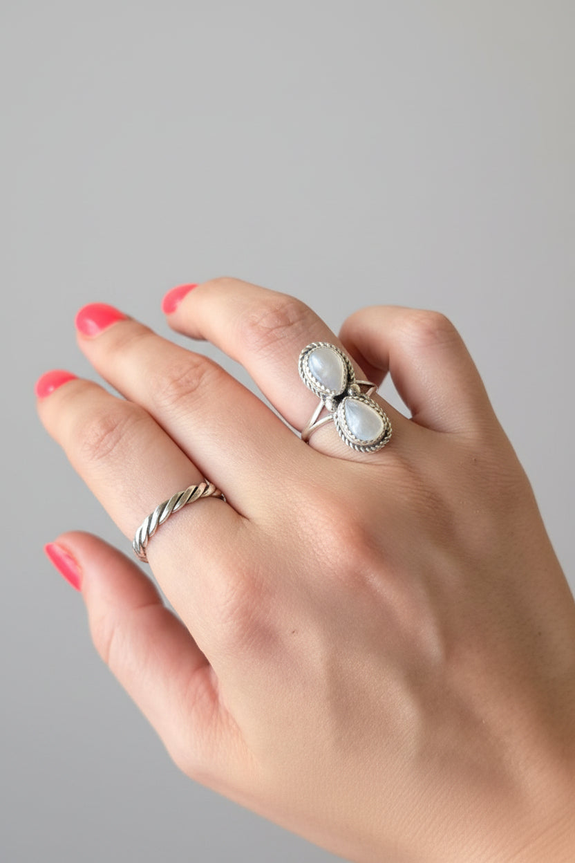 Leiter Flat Twist Ring - Wooten's