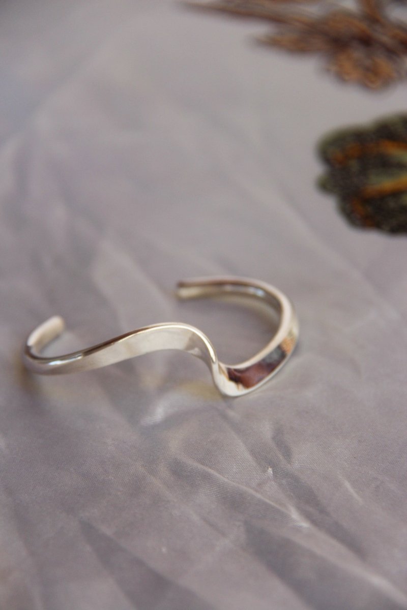 Tiptonville Silver Wave Cuff - Horseshoe J & Co.